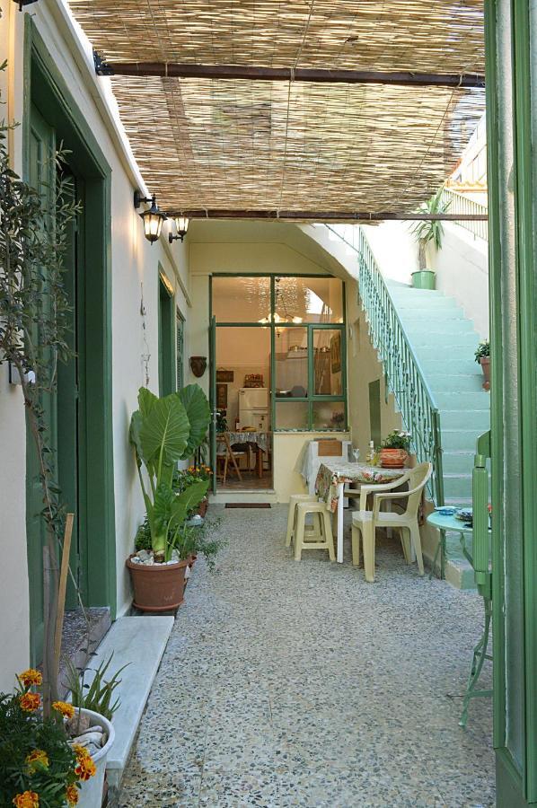 Pireas Port Next To Metro Artistic House Apartment Exterior photo